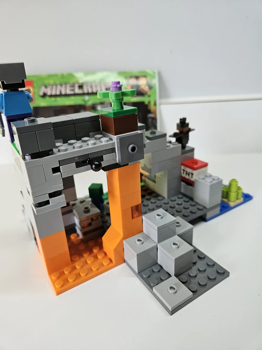 LEGO Minecraft The Zombie Cave 21141 100% Complete Set with Manual Minifigures